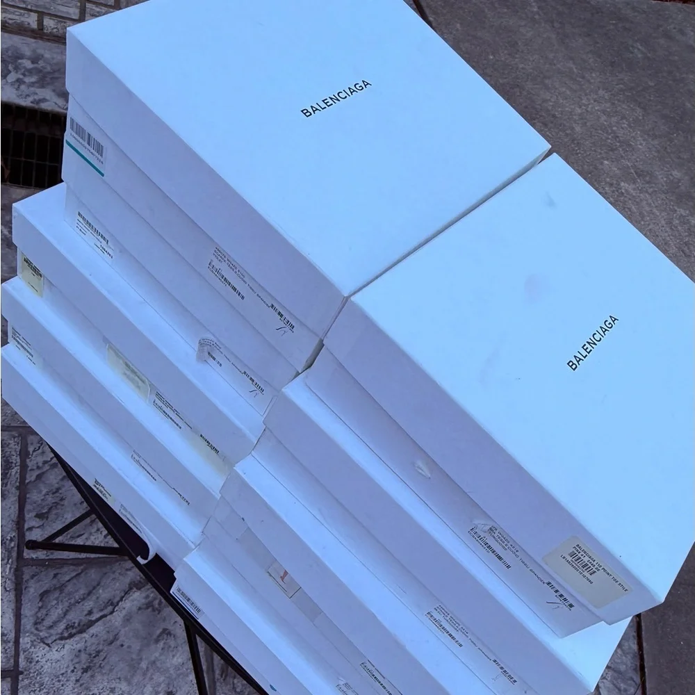 𝐁𝐚𝐥𝐞𝐧𝐜𝐢𝐚𝐠𝐚 𝐁𝐥𝐚𝐧𝐜 𝐉𝐞𝐫𝐬𝐞𝐲 𝐂𝐫𝐞𝐩𝐞 𝐎𝐯𝐞𝐫 𝐓𝐡𝐞 𝐊𝐧𝐞𝐞 𝐁𝐨𝐨𝐭𝐬. 𝐔𝐒/𝟏𝟎 - Picture 8 of 9